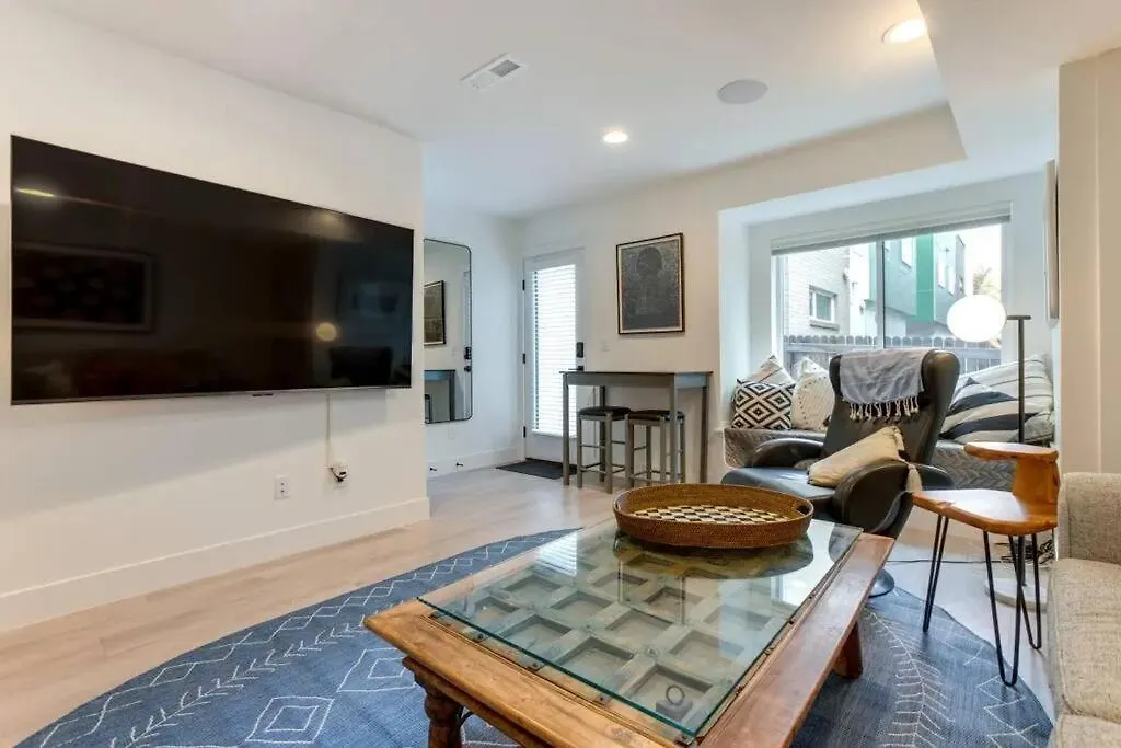 Brand New Two Room Apartment Building On A Park Denver United States