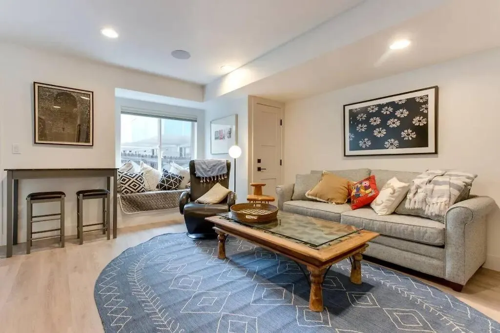 Brand New Two Room Apartment Building On A Park Denver
